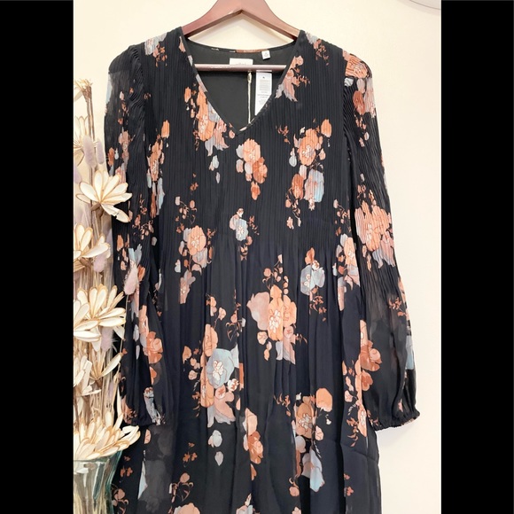 Wilfred Daydreamer V-Neck Dress  Black/ Maplewood - Picture 9 of 10